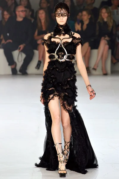 Look 17